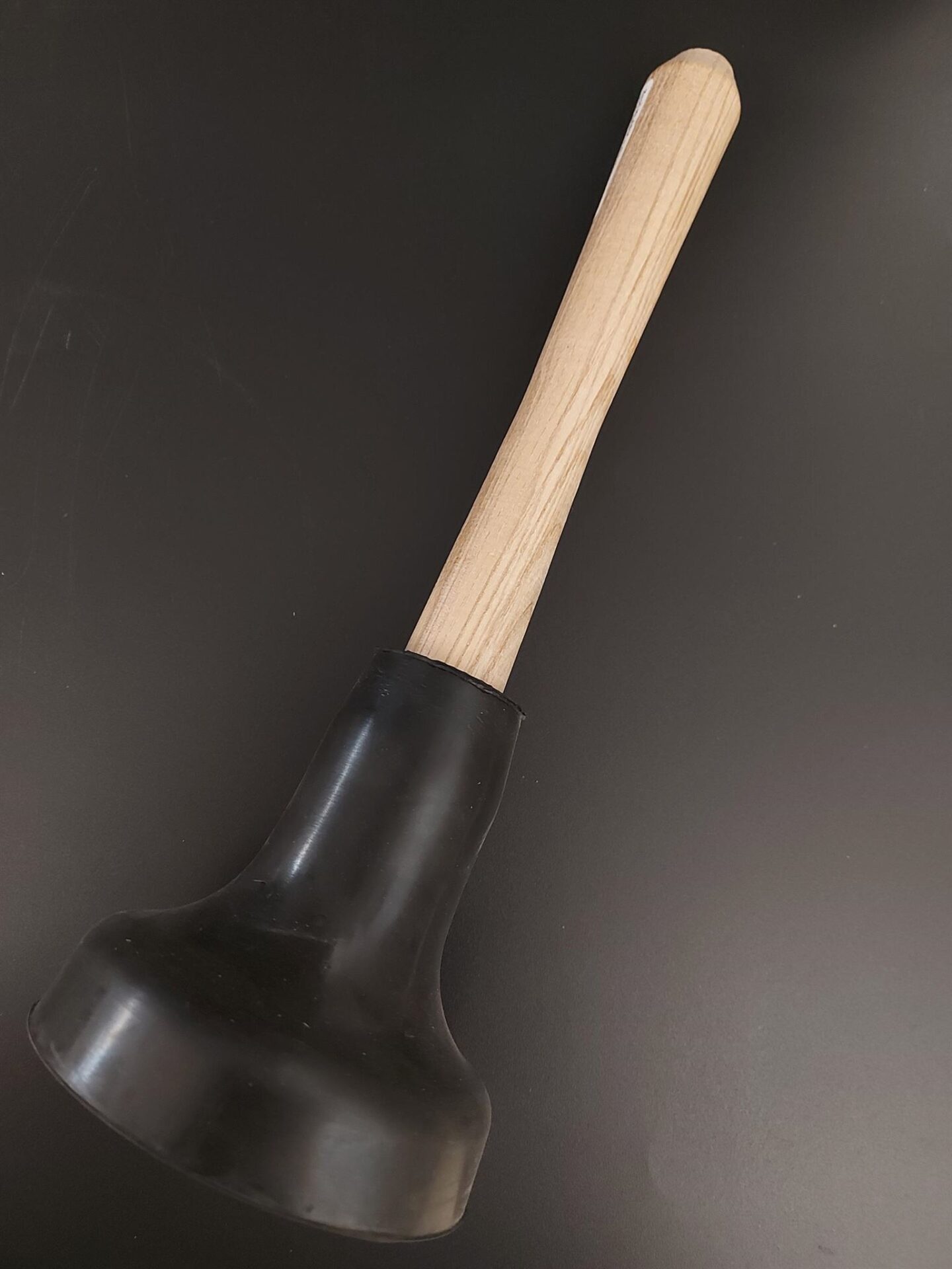 Zvon gumový na čištění odpadů s dřevěnou násadou - Obrázek 3