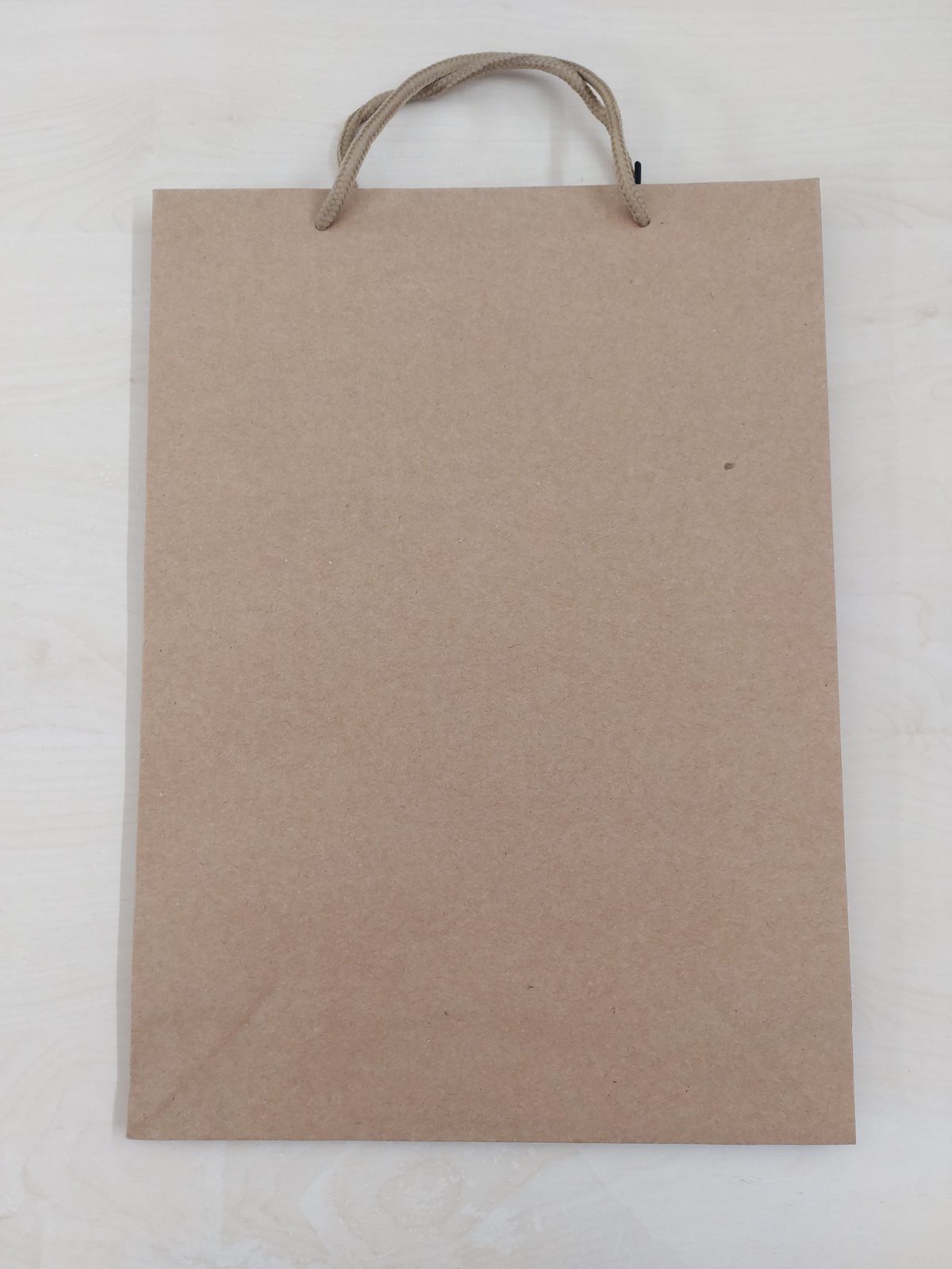 Dárková taška papírová hnědá 24x33 cm s provázkovým uchem